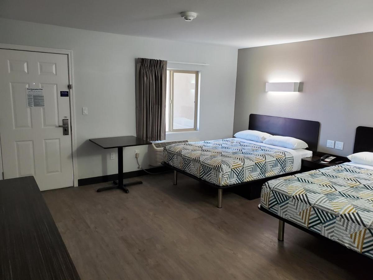6-show Low, Az Hotel