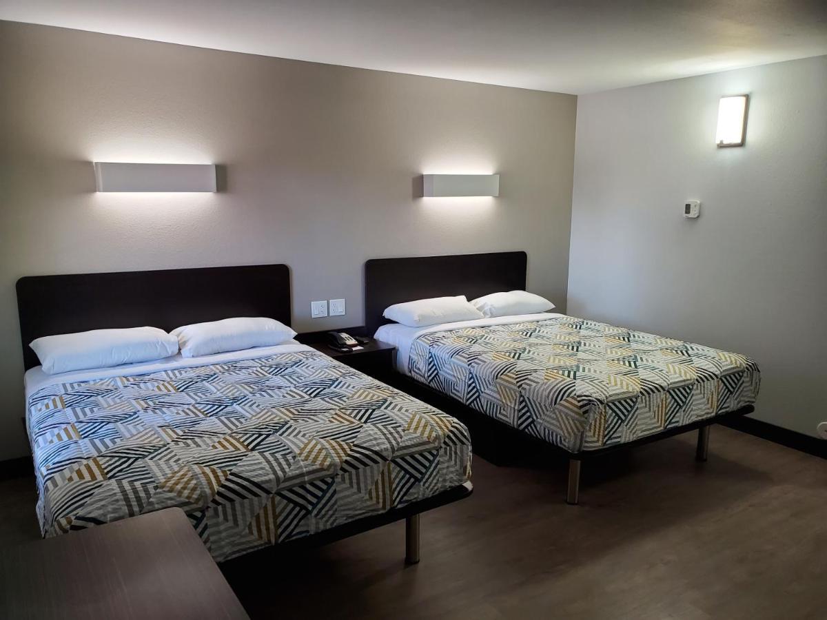 6-show Low, Az Hotel